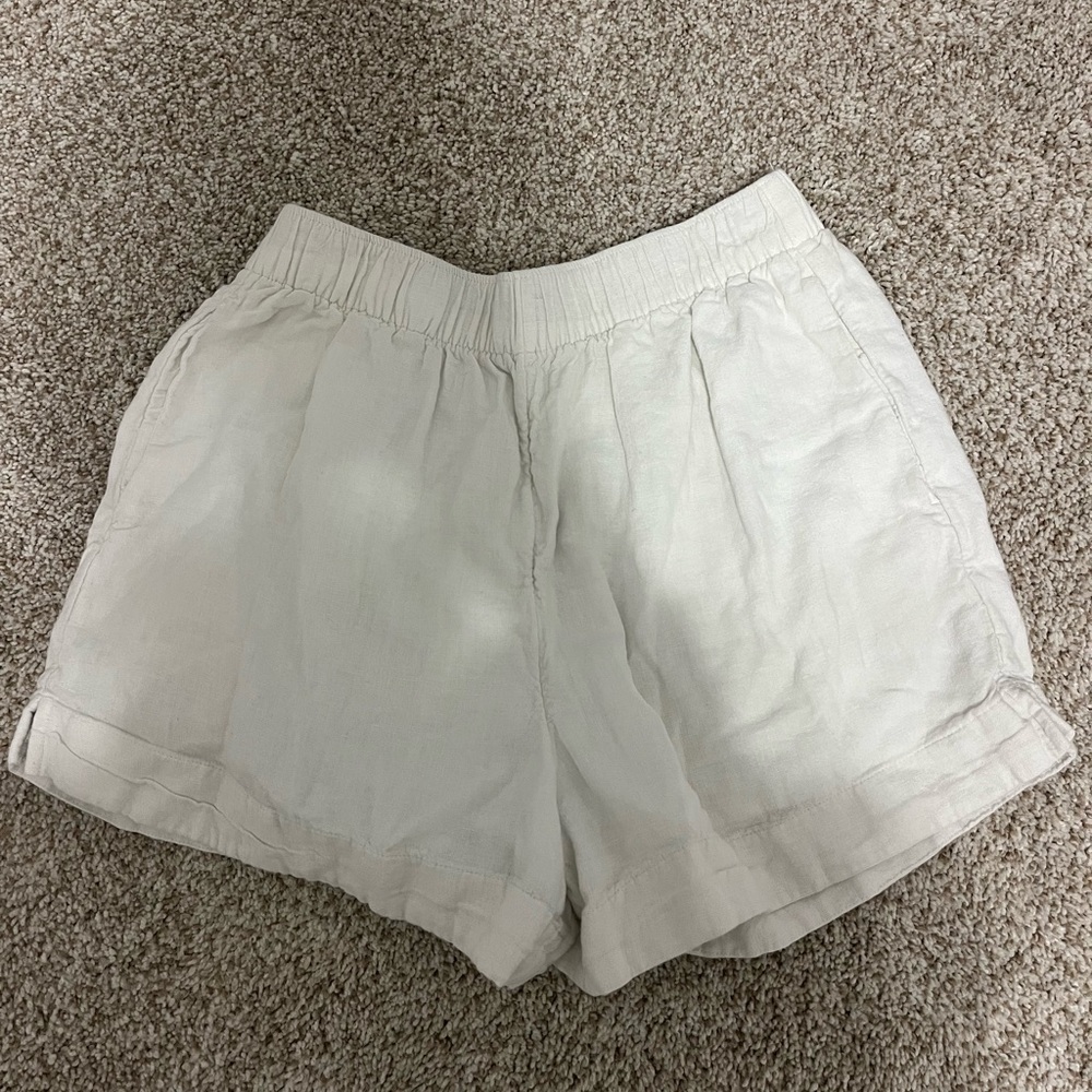 Abercrombie & Fitch High Waist Cream Shorts